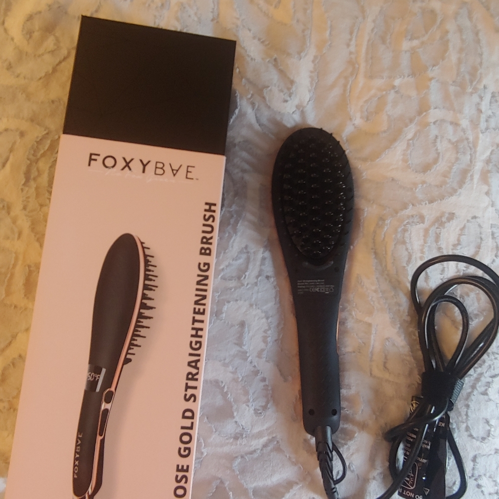FOXYBAE Rose Gold Straightening Brush